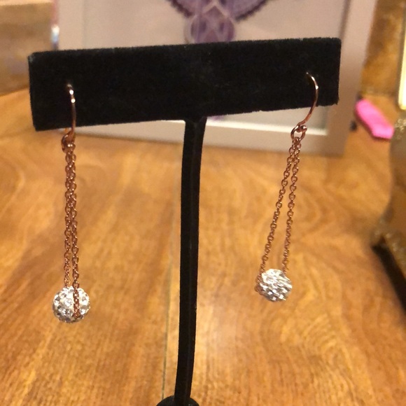 Beautiful Swarovski Crystal Faux Gold Dangle Earrings - Picture 4 of 12